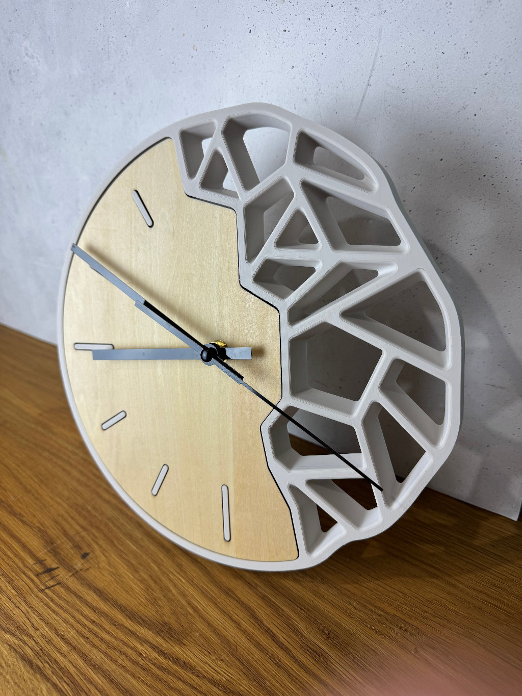 Hybrid-Design-Uhr – Modern, personalisierbar & stilvoll für jedes Zuhause
