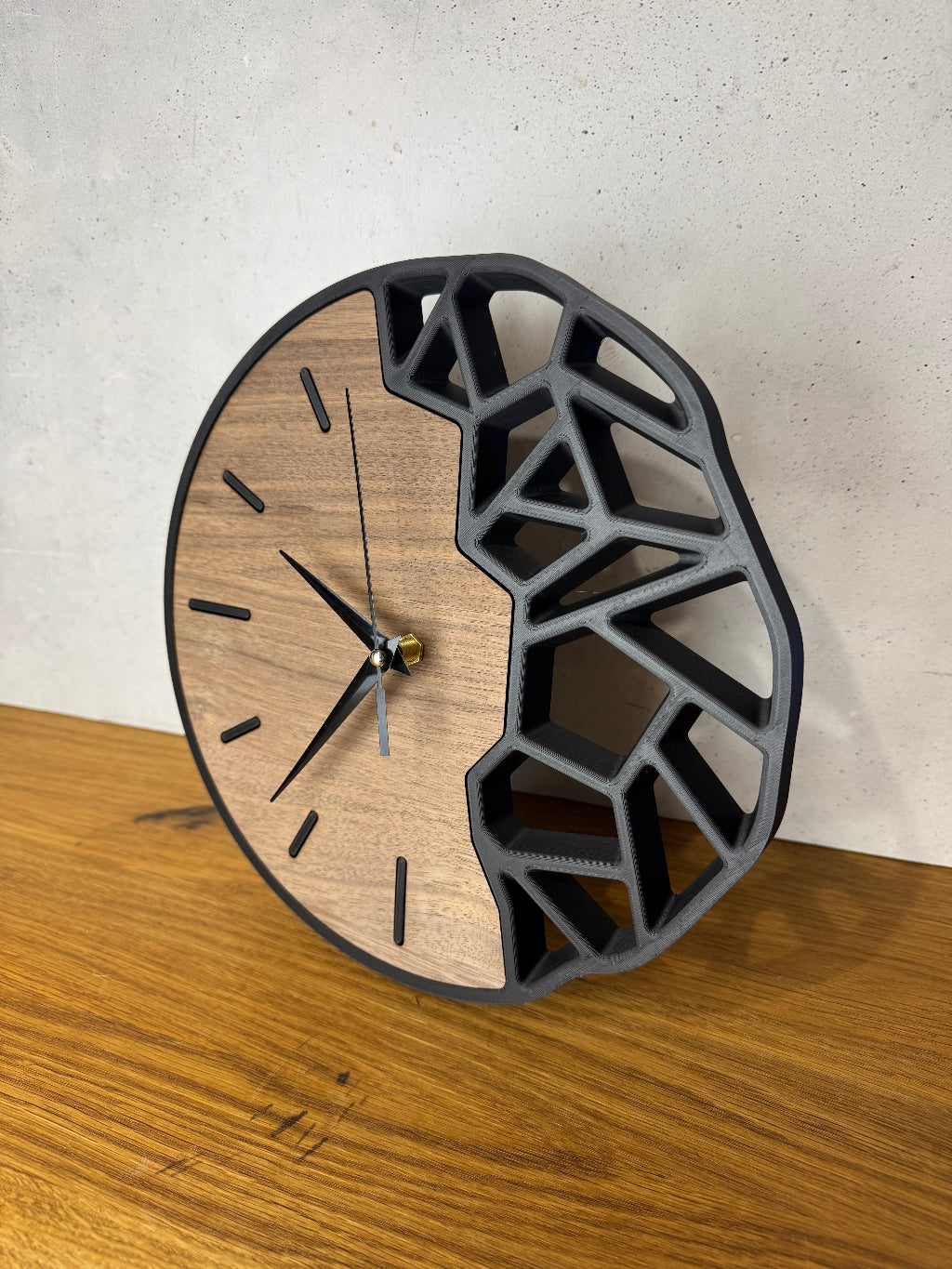 Hybrid-Design-Uhr – Modern, personalisierbar & stilvoll für jedes Zuhause